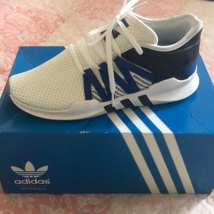 Adidas size 8 woman